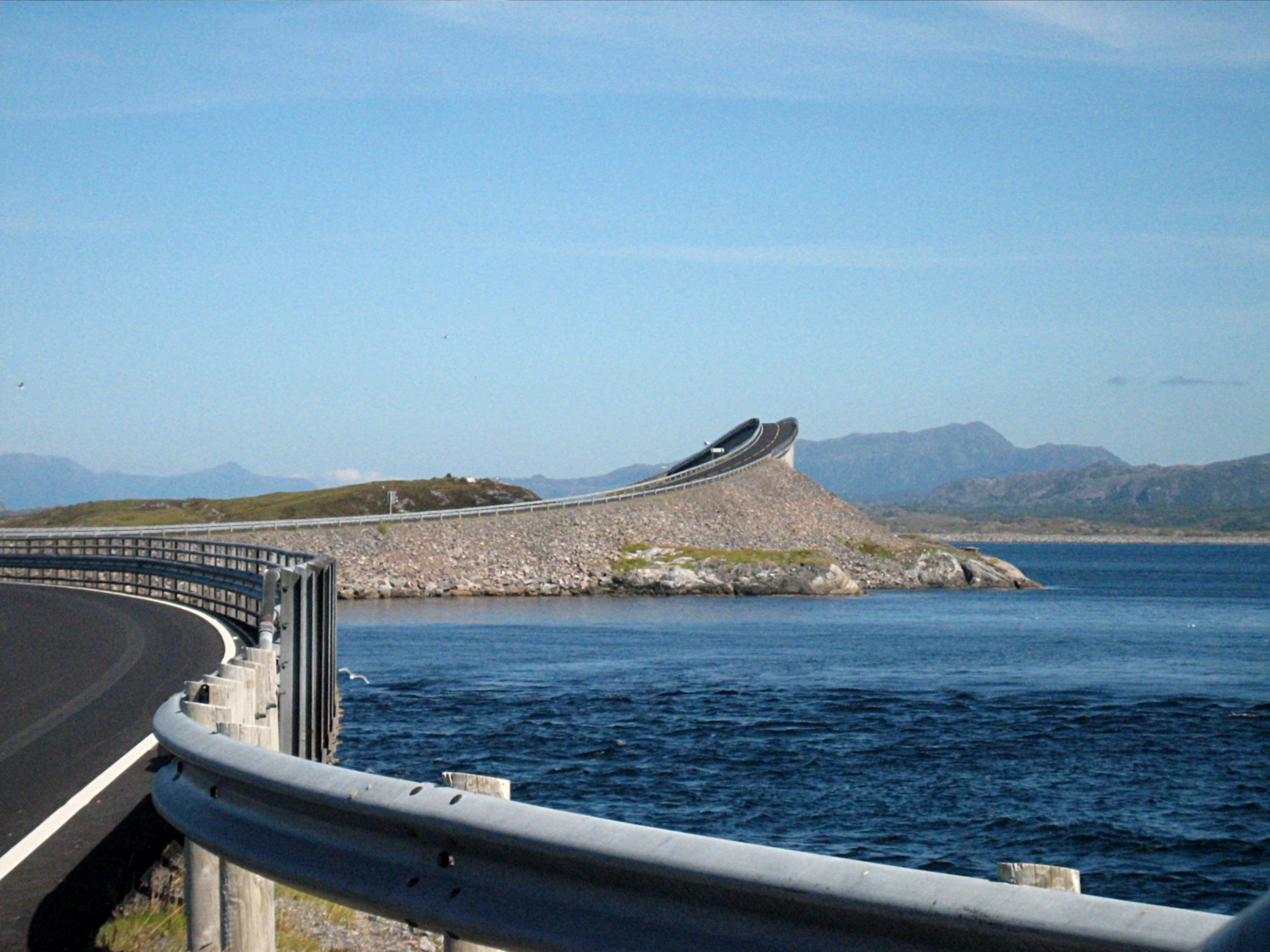 Мост в никуда. Storseisundet Bridge в Норвегии. Мост “Storseisundet Bridge”. Storsizandeckij most norwegija. 3. Сторсезандетский мост в Норвегии.