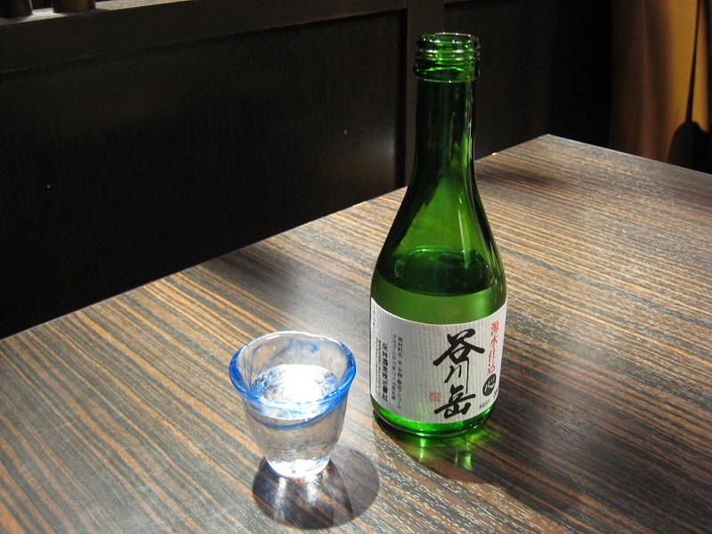 Японский алкогольный напиток. Японский алкоголь. Японский напиток саке. Японские слабоалкогольные напитки. Японский алкоголь саке.