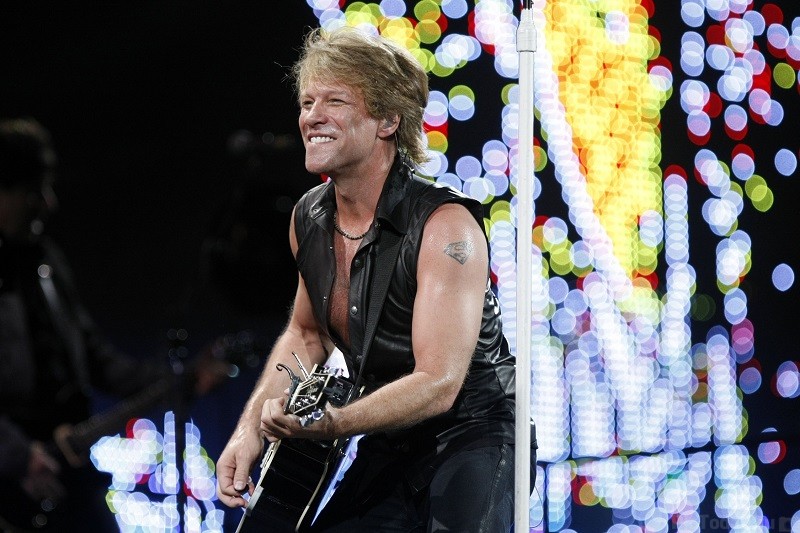 Он основал благотворительный фонд по борьбе с нищетой - "Jon Bon Jovi ...